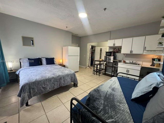 3700 Collins Ave S-309, Miami Beach, FL 33140