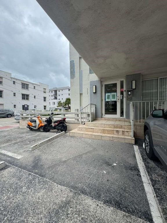 3700 Collins Ave S-309, Miami Beach, FL 33140