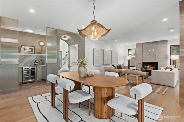 1020 107th Avenue SE, Bellevue, WA 98004