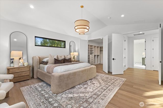 1020 107th Avenue SE, Bellevue, WA 98004