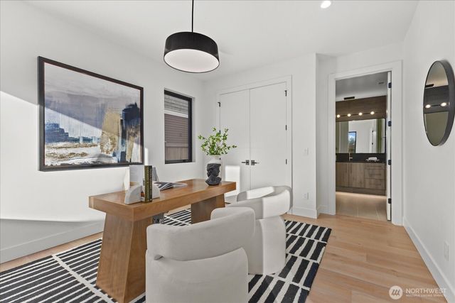 1020 107th Avenue SE, Bellevue, WA 98004