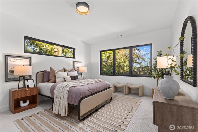 1020 107th Avenue SE, Bellevue, WA 98004