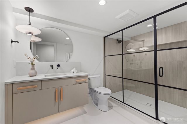 1020 107th Avenue SE, Bellevue, WA 98004