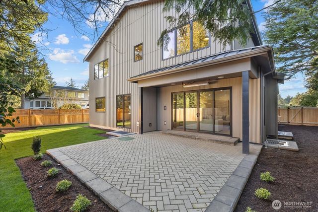 1020 107th Avenue SE, Bellevue, WA 98004