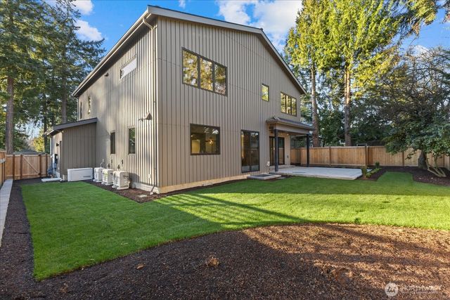 1020 107th Avenue SE, Bellevue, WA 98004