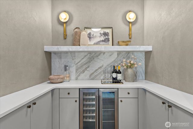 1020 107th Avenue SE, Bellevue, WA 98004