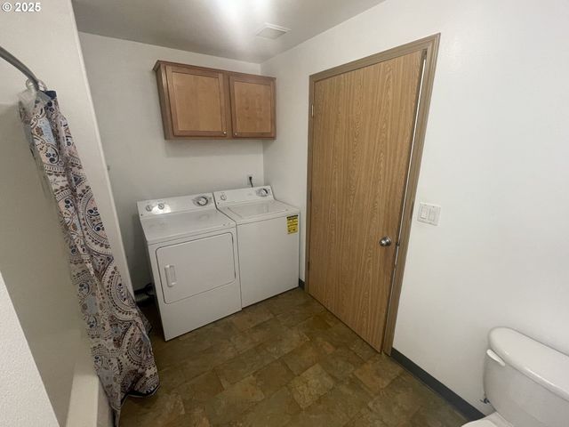 2448 Se 117TH Ave, Portland, OR 97216