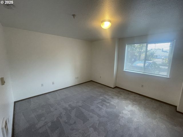 2448 Se 117TH Ave, Portland, OR 97216