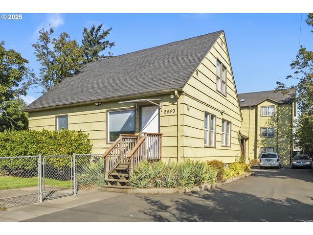 2448 Se 117TH Ave, Portland, OR 97216