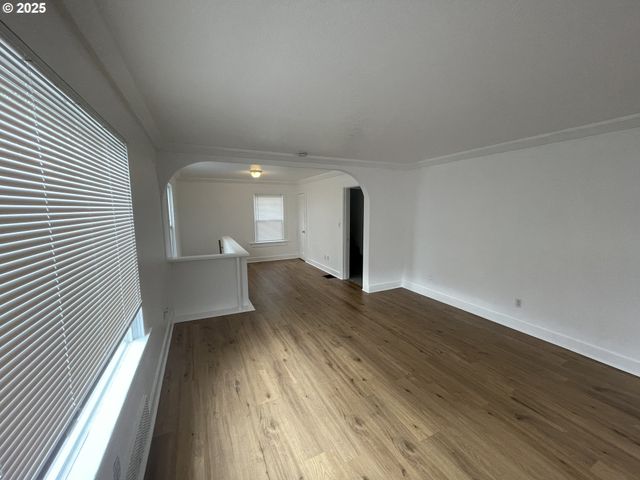 2448 Se 117TH Ave, Portland, OR 97216