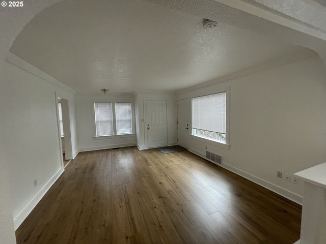 2448 Se 117TH Ave, Portland, OR 97216