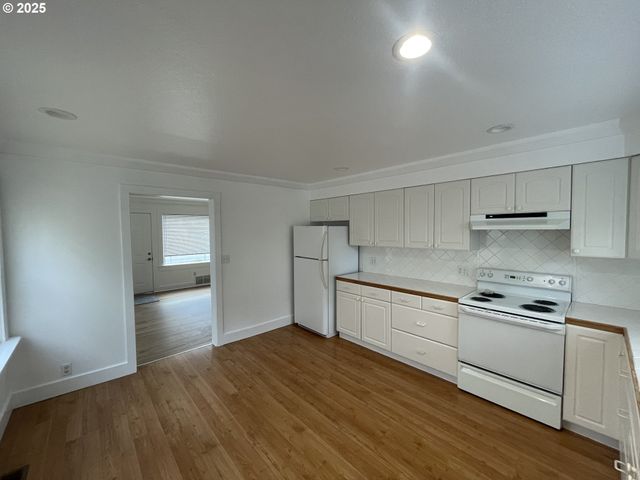 2448 Se 117TH Ave, Portland, OR 97216