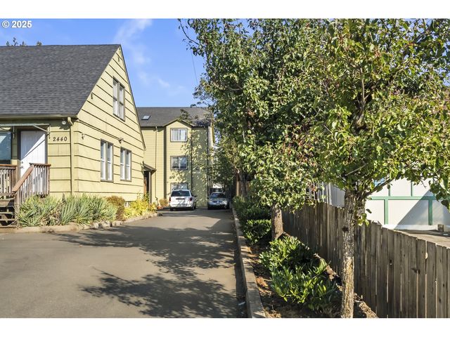 2448 Se 117TH Ave, Portland, OR 97216