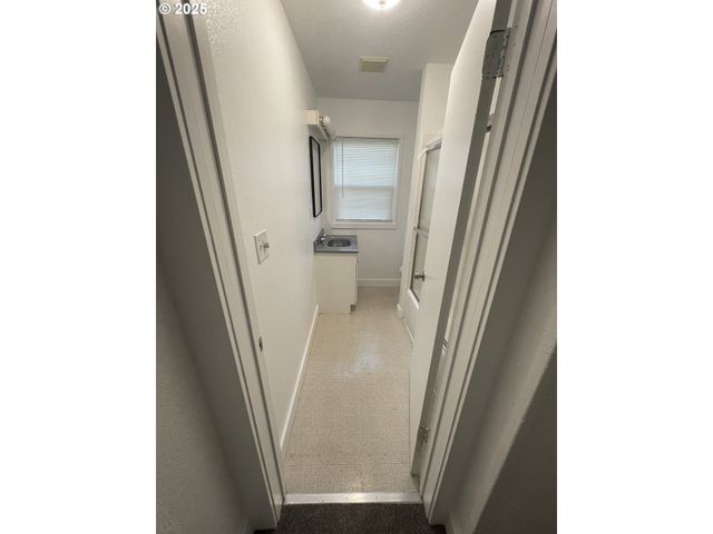 2448 Se 117TH Ave, Portland, OR 97216