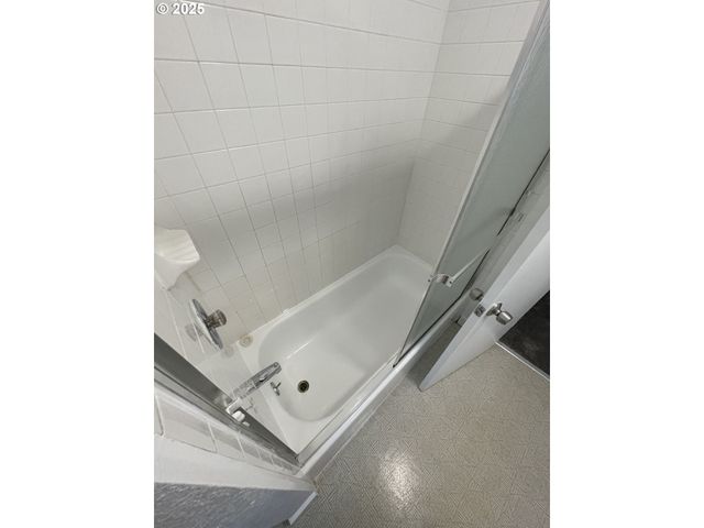 2448 Se 117TH Ave, Portland, OR 97216