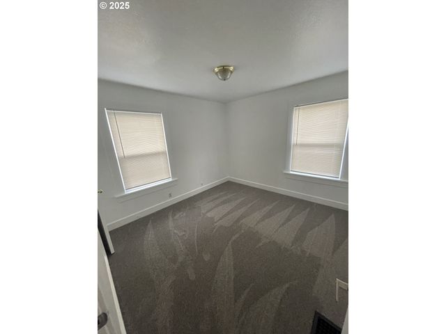 2448 Se 117TH Ave, Portland, OR 97216