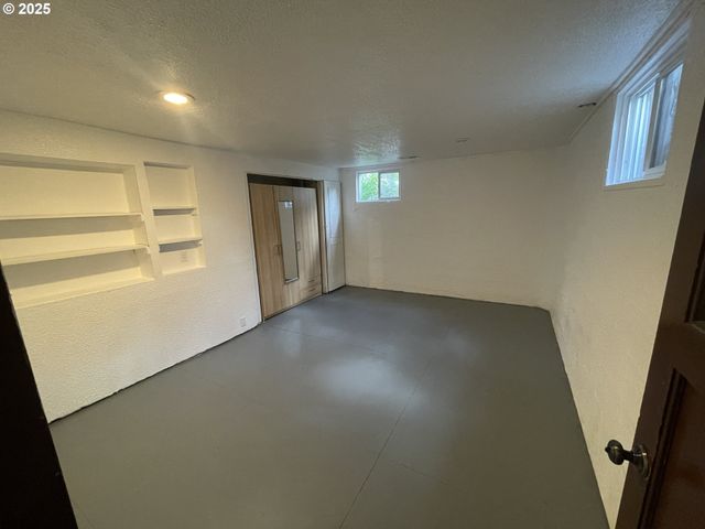 2448 Se 117TH Ave, Portland, OR 97216