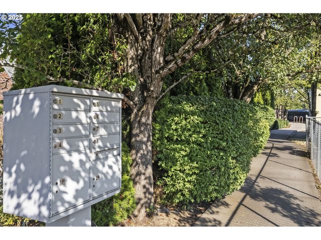 2448 Se 117TH Ave, Portland, OR 97216