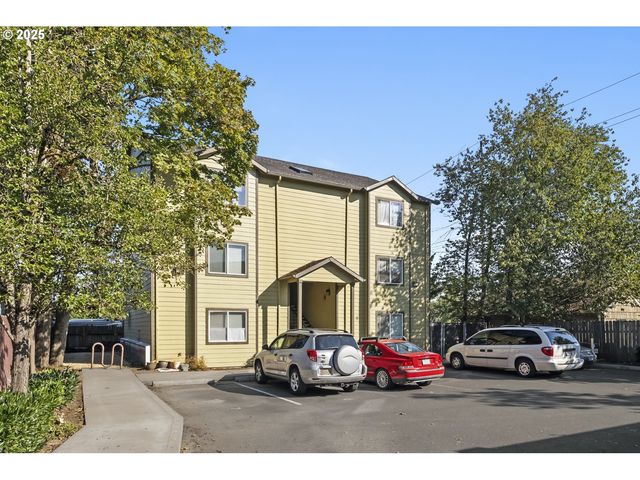 2448 Se 117TH Ave, Portland, OR 97216