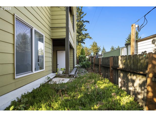 2448 Se 117TH Ave, Portland, OR 97216