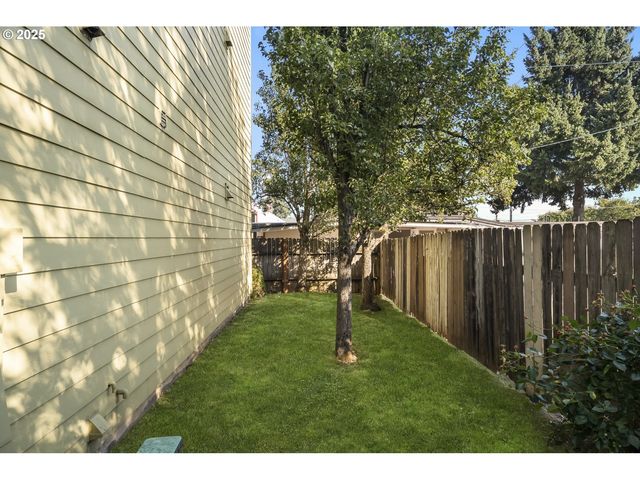 2448 Se 117TH Ave, Portland, OR 97216