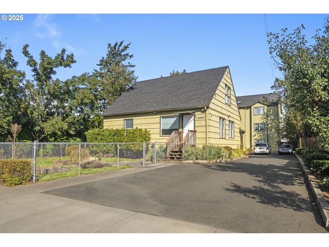 2448 Se 117TH Ave, Portland, OR 97216