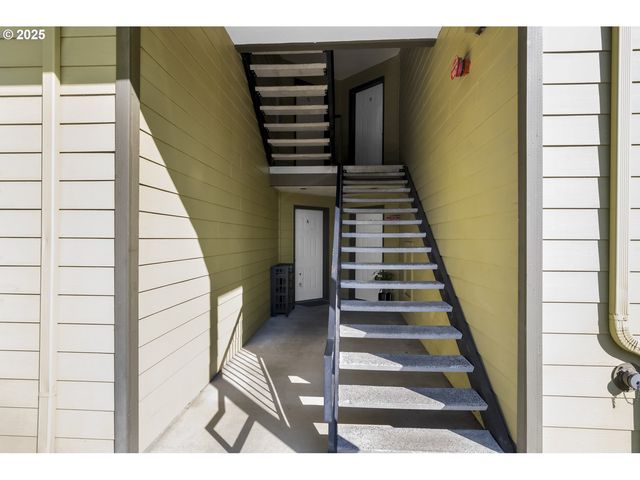 2448 Se 117TH Ave, Portland, OR 97216