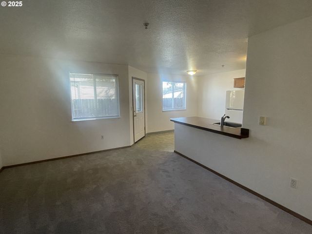 2448 Se 117TH Ave, Portland, OR 97216