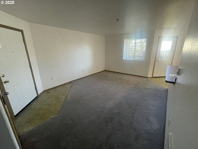 2448 Se 117TH Ave, Portland, OR 97216