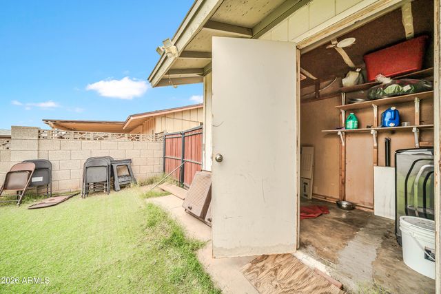 8933 W ROMA Avenue, Phoenix, AZ 85037