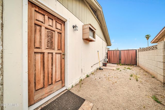 8933 W ROMA Avenue, Phoenix, AZ 85037