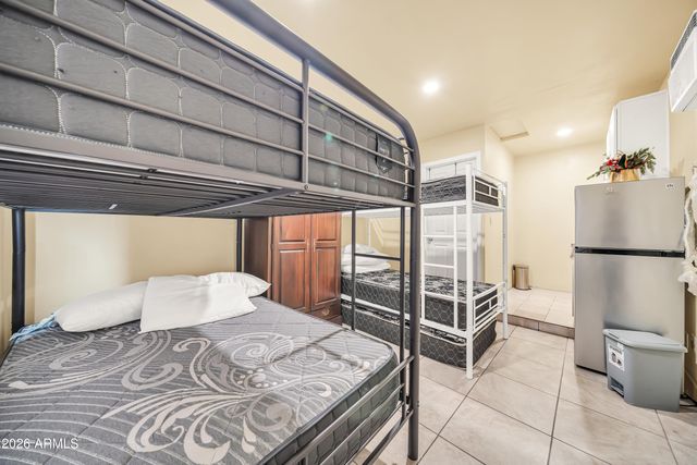 8933 W ROMA Avenue, Phoenix, AZ 85037