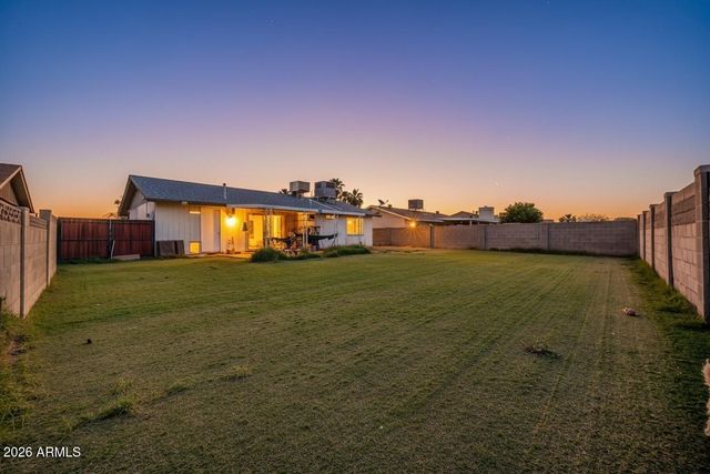 8933 W ROMA Avenue, Phoenix, AZ 85037