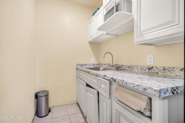 8933 W ROMA Avenue, Phoenix, AZ 85037