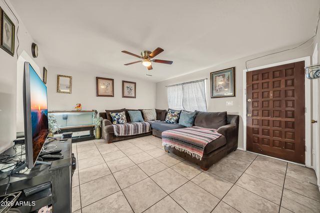 8933 W ROMA Avenue, Phoenix, AZ 85037