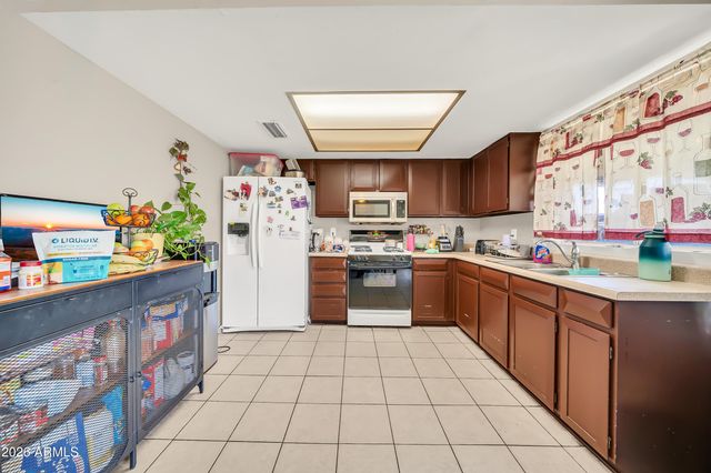 8933 W ROMA Avenue, Phoenix, AZ 85037