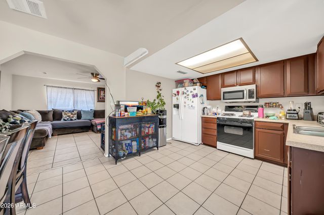 8933 W ROMA Avenue, Phoenix, AZ 85037