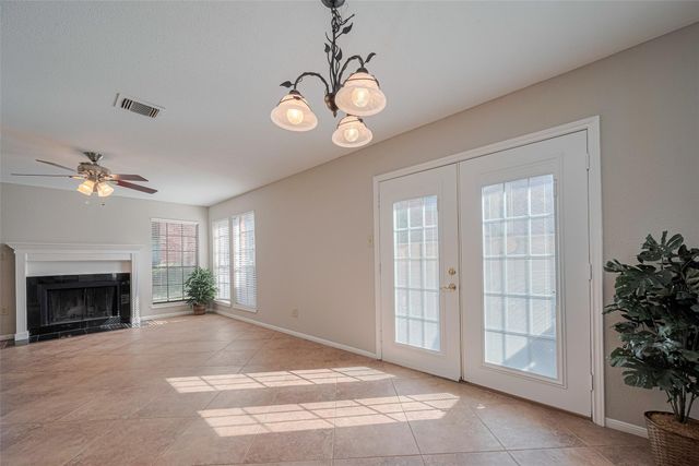 2211 S Kirkwood Road 19, Houston, TX 77077
