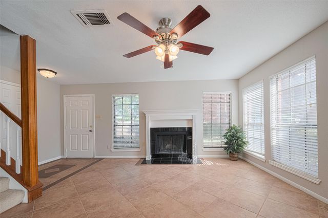 2211 S Kirkwood Road 19, Houston, TX 77077