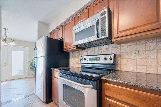 2211 S Kirkwood Road 19, Houston, TX 77077