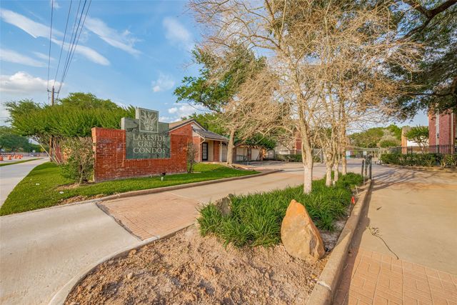 2211 S Kirkwood Road 19, Houston, TX 77077