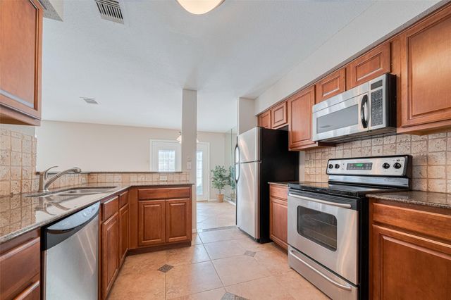 2211 S Kirkwood Road 19, Houston, TX 77077