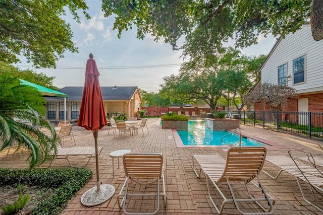 2211 S Kirkwood Road 19, Houston, TX 77077