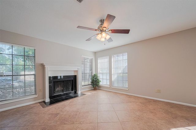 2211 S Kirkwood Road 19, Houston, TX 77077