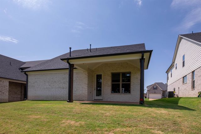 325 ST ANDREWS DR, Oakland, TN 38060