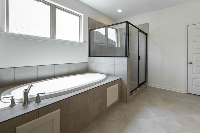 325 ST ANDREWS DR, Oakland, TN 38060