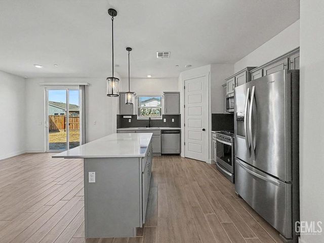 5910 Pareto Place, Bakersfield, CA 93313