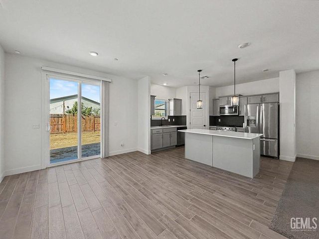 5910 Pareto Place, Bakersfield, CA 93313
