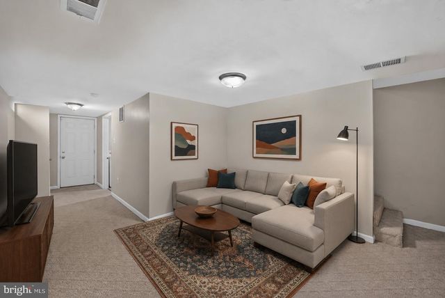 6817 RADCLIFFE DR, Alexandria, VA 22307