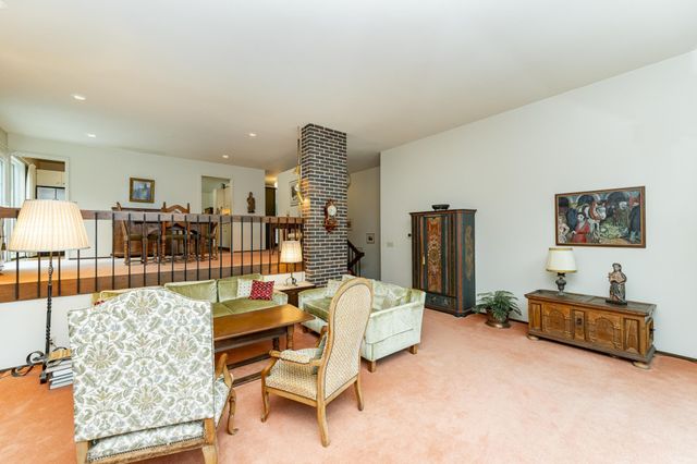 2040 Merrihills Drive SW, Rochester, MN 55902